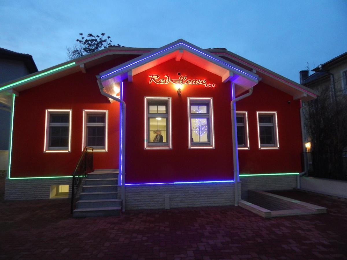 丘斯滕迪尔 Red House酒店 外观 照片